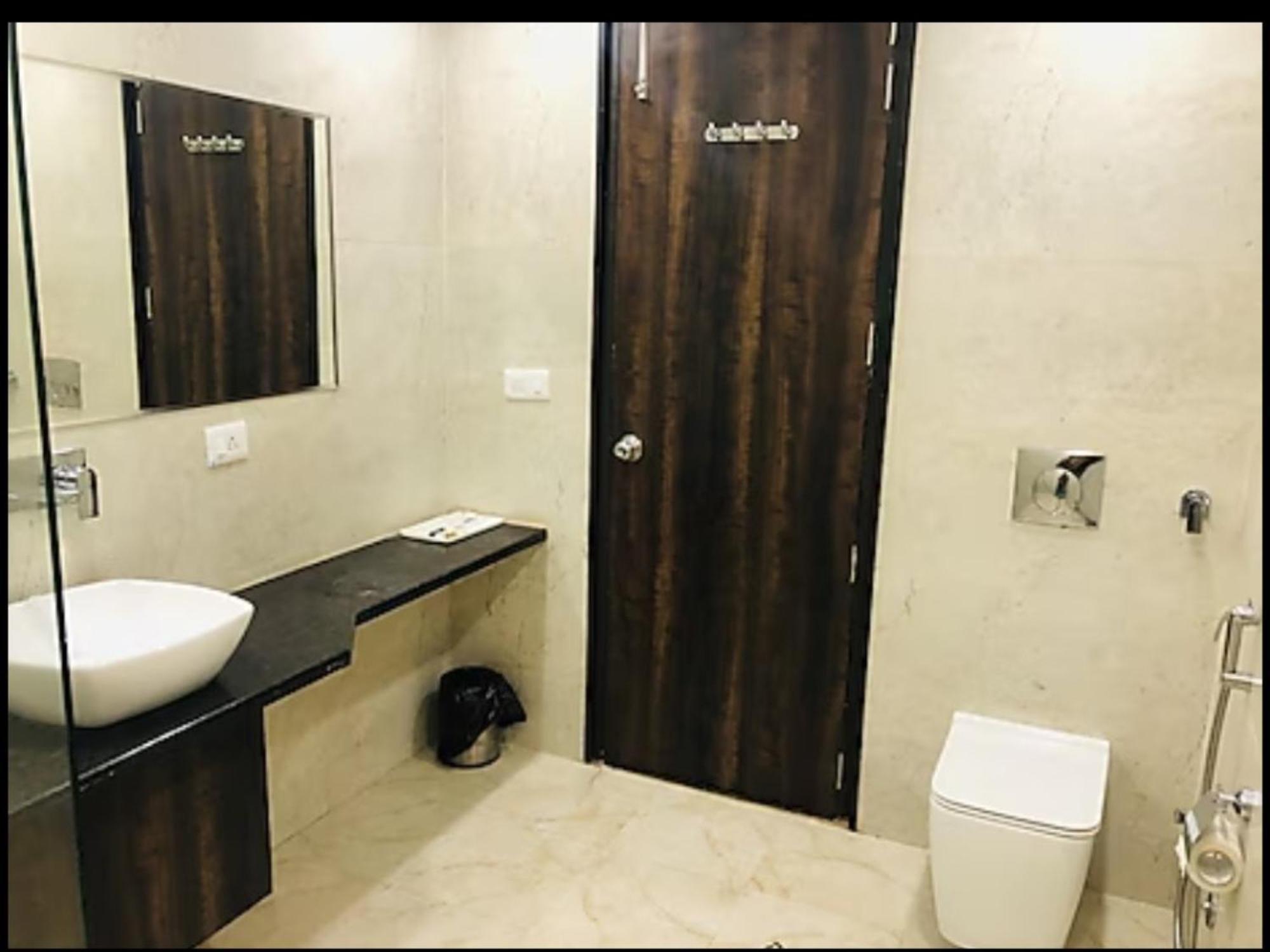 Hotel Royal Palace Hapur Exterior photo