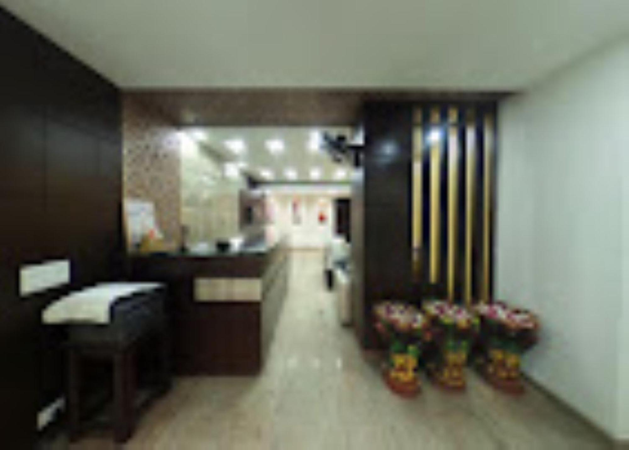 Hotel Royal Palace Hapur Exterior photo