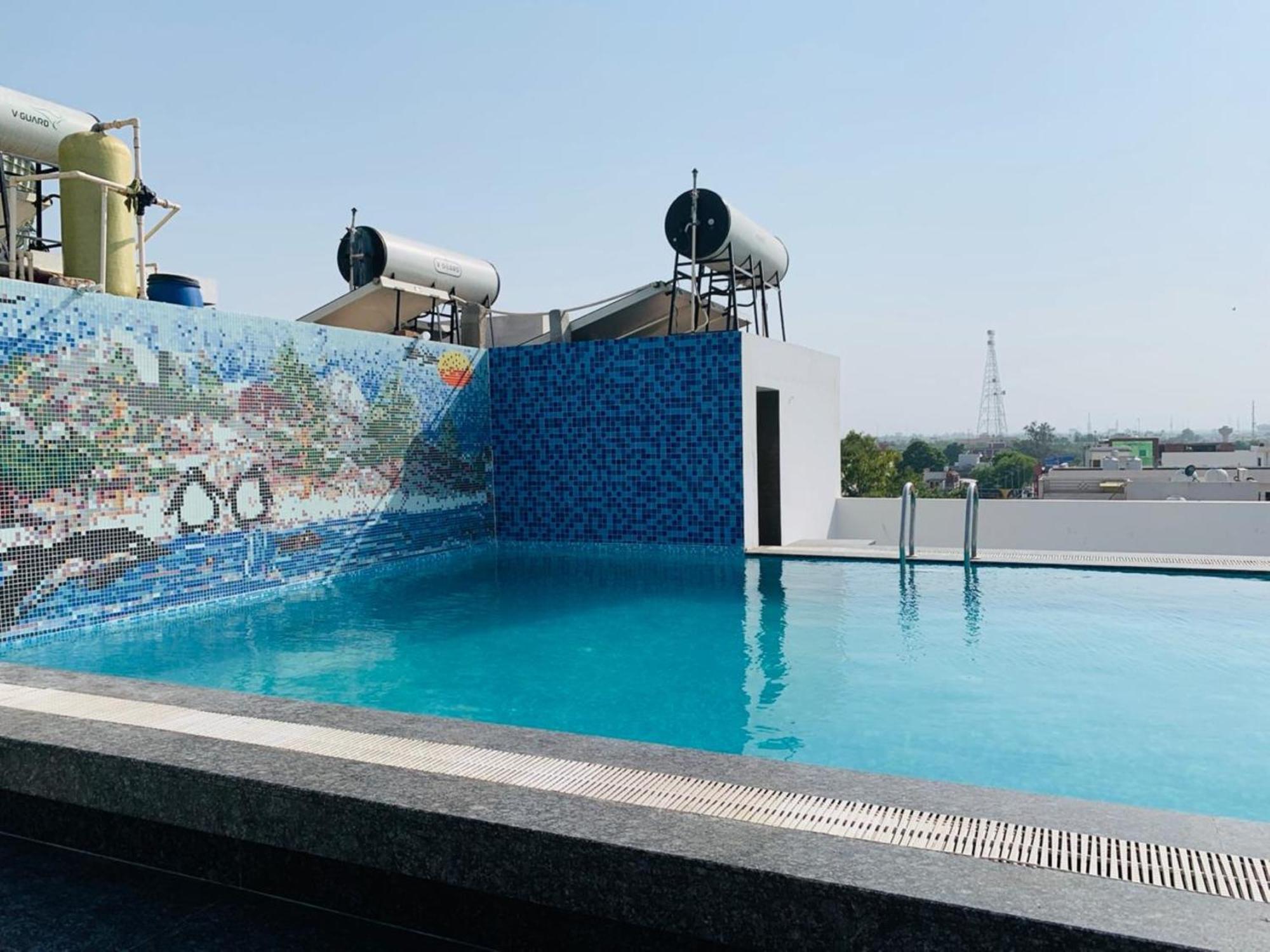 Hotel Royal Palace Hapur Exterior photo