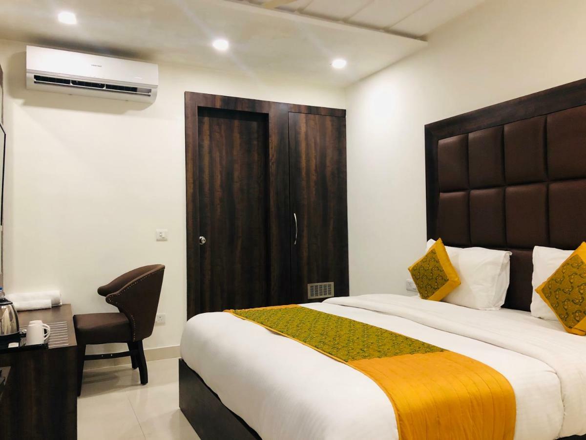 Hotel Royal Palace Hapur Exterior photo